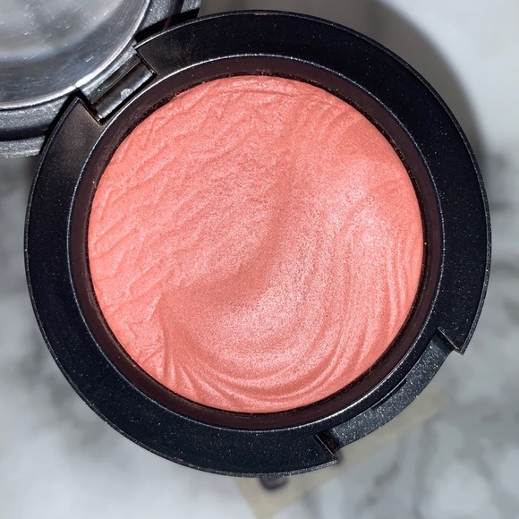 FIERY IMPACT MAC Extra Dimension Blush - Picture 3 of 13